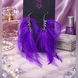 💜 Torrid Purple Feather Statement Earrings – NWT 💜